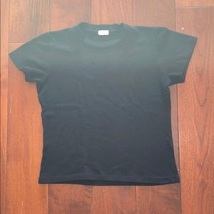 a black t shirt